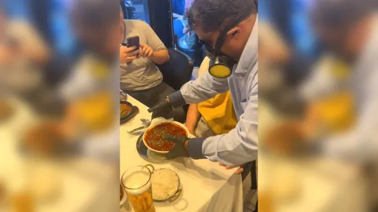 Usudio se kušati jelo koje poslužuju uz gasmaske, već nakon prve žlice je gorko požalio