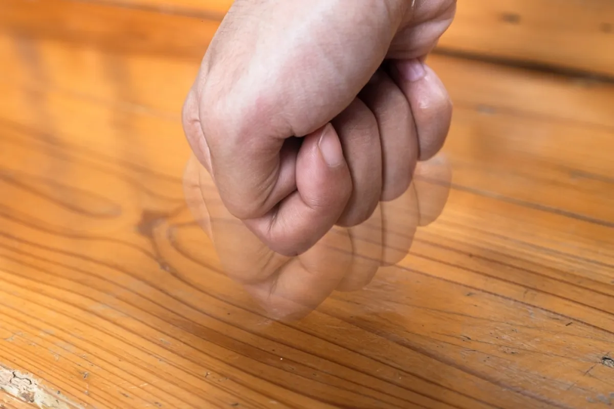 Znate li zašto kucamo tri puta u drvo? Iza tog praznovjerja krije se mračna priča o duhovima