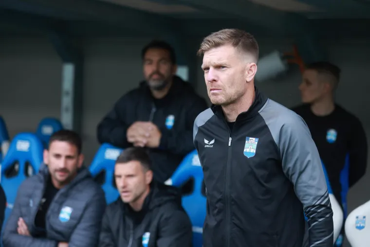 Osijek se okupio, Rožman najavio Europu, a sportski direktor šokirao: 'Ponuđeno nam je 750 igrača'