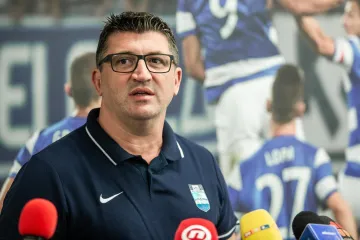 Osijek se okupio, Rožman najavio Europu, a sportski direktor šokirao: 'Ponuđeno nam je 750 igrača'