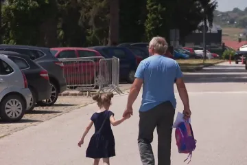 Križevačke umirovljenike uskoro čeka naknada za čuvanje unuka: Evo kako funkcionira 'baka-djed servis'
