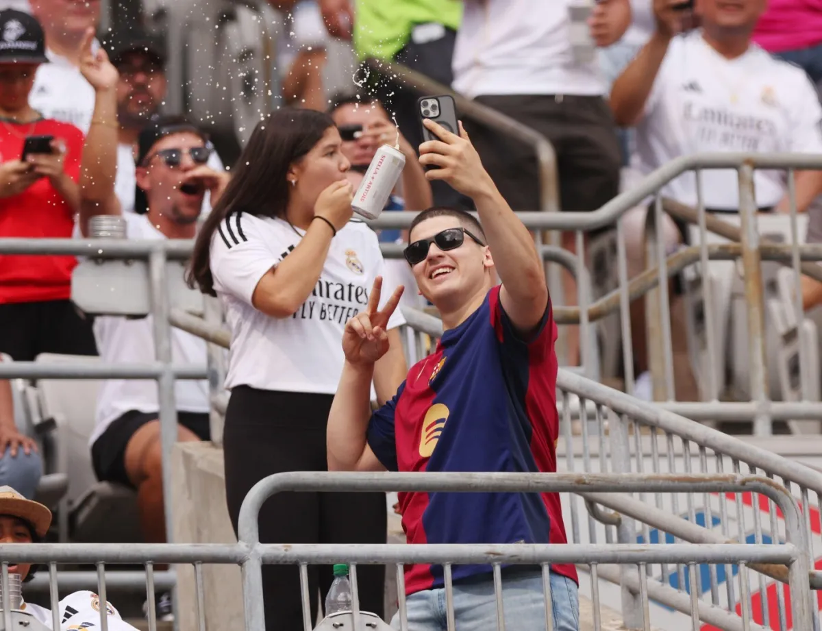 Ušao s dresom Barcelone na tribinu s navijačima Reala i pokajao se: Reakcija je bila brza i bolna