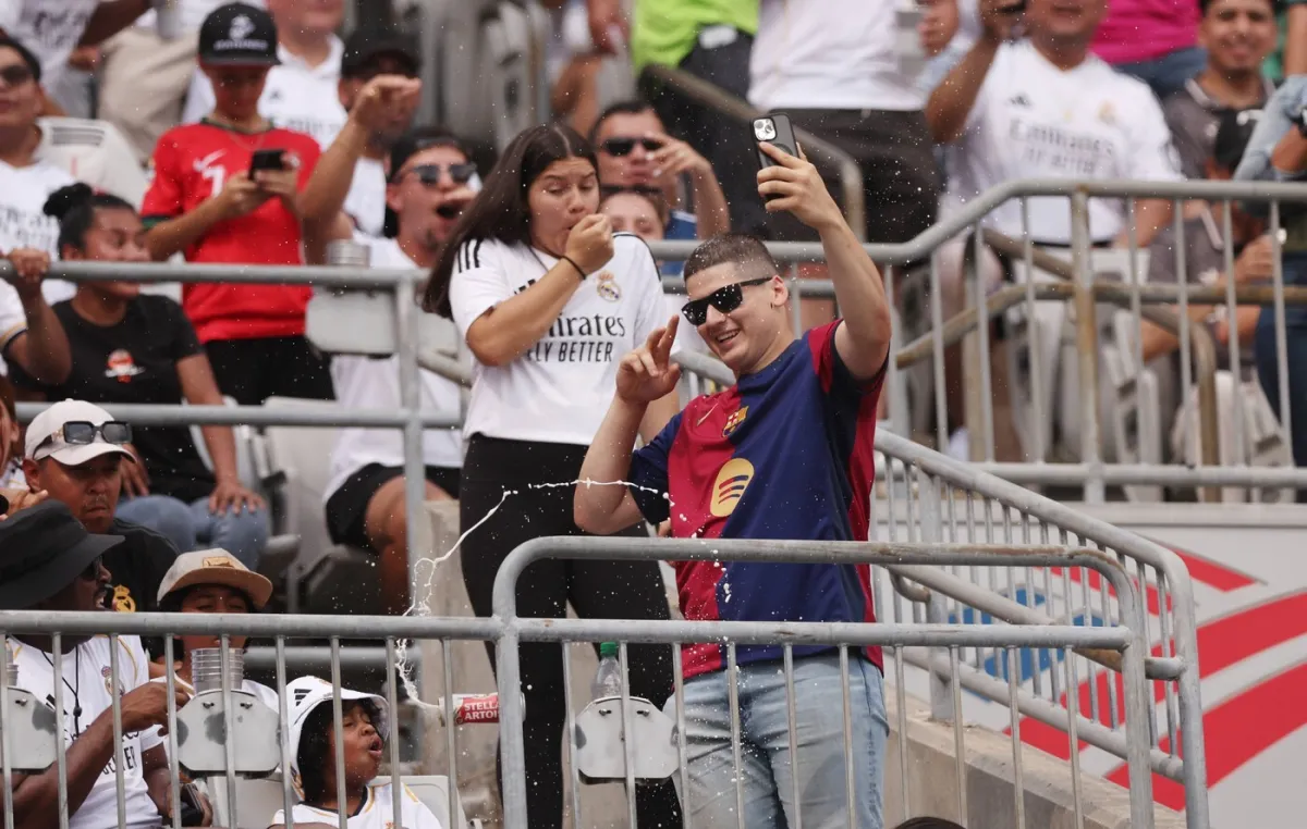 Ušao s dresom Barcelone na tribinu s navijačima Reala i pokajao se: Reakcija je bila brza i bolna