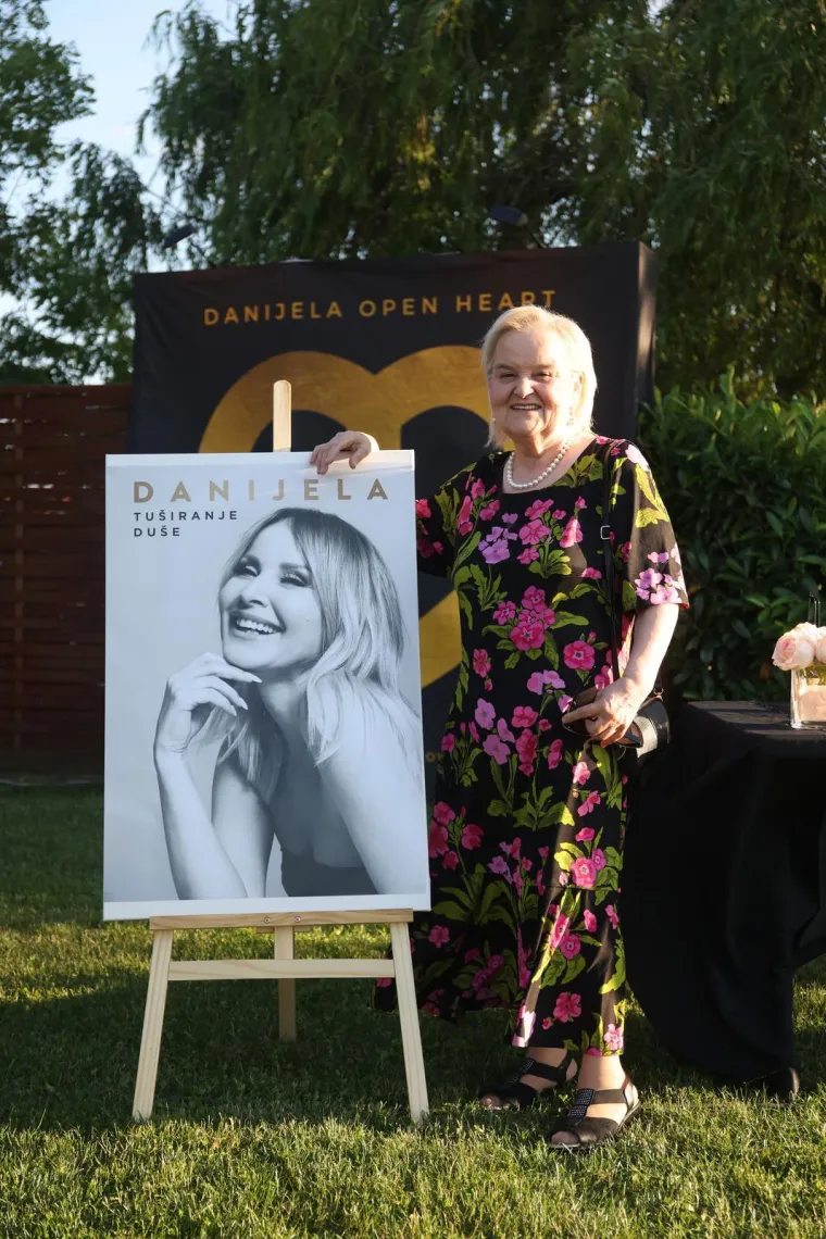 Ovako izgleda majka Danijele Martinović: Obje su prepoznatljive po plavoj kosi