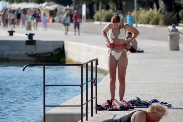 U Zadru nije vruće samo zbog temperature: Mještani na rivi pokazali zavidne figure