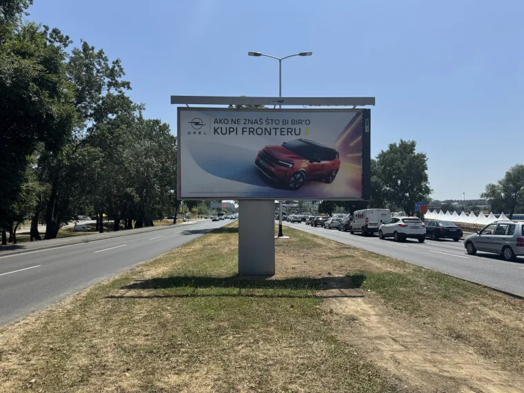 Opel preduhitrio Thompsona!