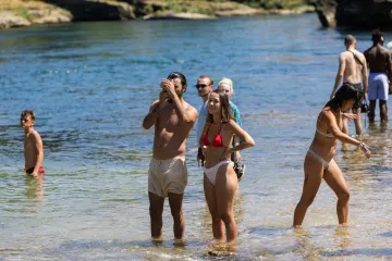 Temperature u BiH idu preko 40 stupnjeva: Iskrivile se tračnice od vrućine!