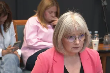 Kandidatkinja pala, politika zapjevala: Prepoznajte li stihove?