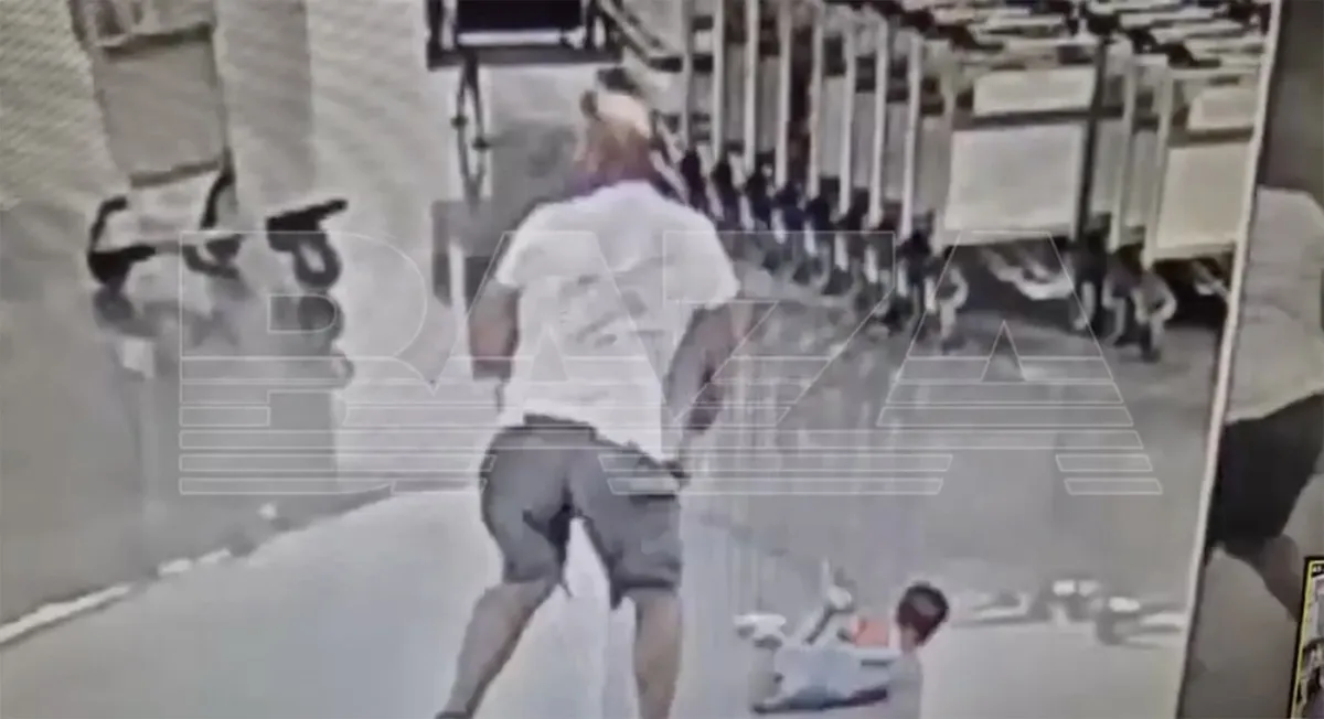 Dječaku zakucao glavu o pod: Snimke užasa obilaze svijet: Dječak je u komi