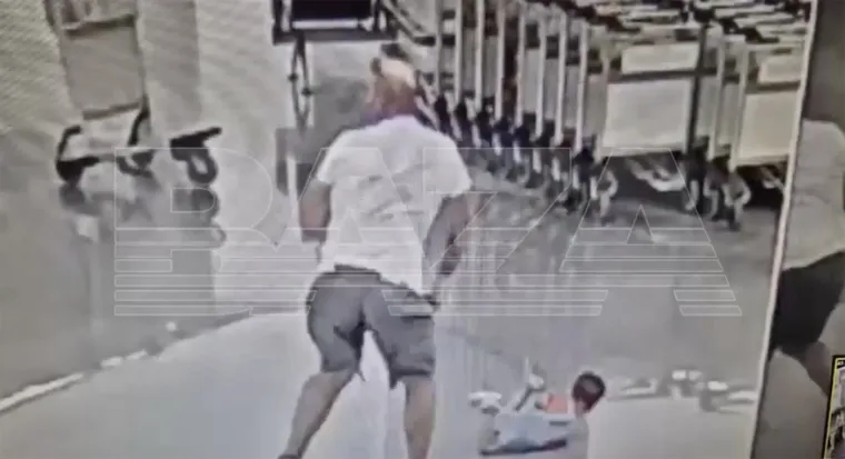Dječaku zakucao glavu o pod: Snimke užasa obilaze svijet: Maleni je u komi