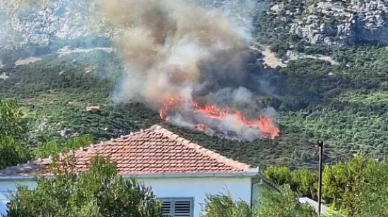 Ponovno buktinja u Dalmaciji! Vatrogasci su na terenu, stižu prve snimke