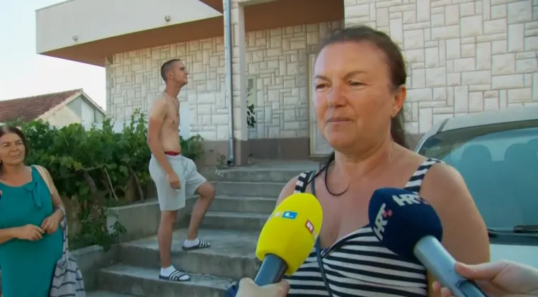 Više od 100 vatrogasaca bori se s buktinjom kod Kaštela: 'Kanader je spasio crkvu Sv. Jure!'