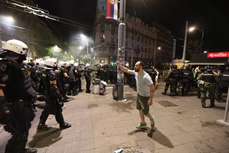 Žestoki sukobi u Beogradu, policija pretukla maturanta: 'Samo da operem ovu krv i vraćam se'