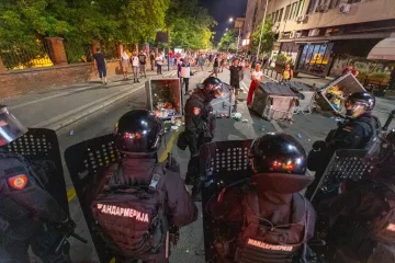 Žandarmerija u Beogradu na zub uzela novinare: Uhvatio trenutak policijskog terora, udarili ga nogom!