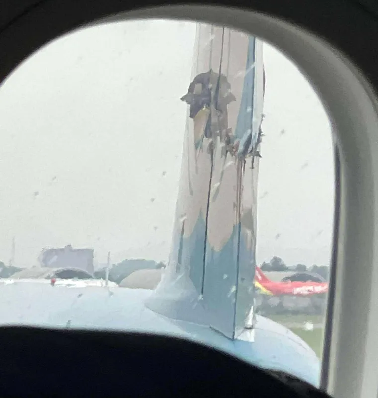 Kao u scenariju iz noćne Boeing rasparao Airbus na pisti! Pojavio se šokantan video!