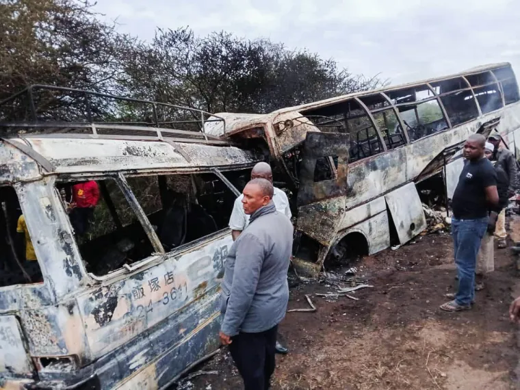 Stravičan sudar dva autobusa, ljudi ostali zarobljeni u buktinji: Najmanje 40 mrtvih