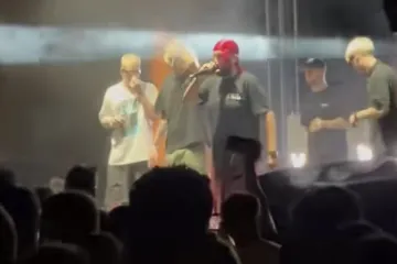 'Halo, buraz, što bacaš?!' Hiljson Mandela zaustavio koncert zbog neočekivanog ispada