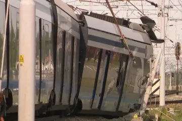 Sedmero ozlijeđenih u sudaru vlaka i kamiona: Vozač preminuo, strojovođa teško ozlijeđen