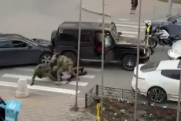 Osvanula brutalna snimka: Rusi na cesti uhitili vođu azerbajdžanske dijaspore!