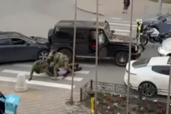 Osvanula brutalna snimka: Rusi na cesti uhitili vođu azerbajdžanske dijaspore!
