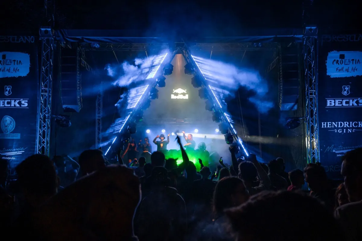 Maske na glavi, hitovi u rukama: DJs from Mars s novim setom garantiraju ludnicu na Forestlandu