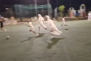 Video koji se ne viđa često: Časne koje igraju nogomet