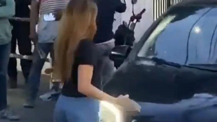 Uhvatila je oca u društvu ljubavnice i napravila gadnu scenu ispred radoznale gomile