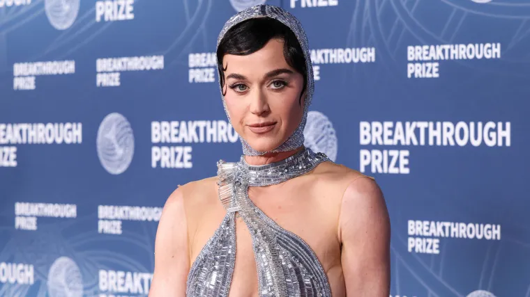 Beyonce skoro pala iz letećeg auta, a Katy Perry dan nakon slična situacija?
