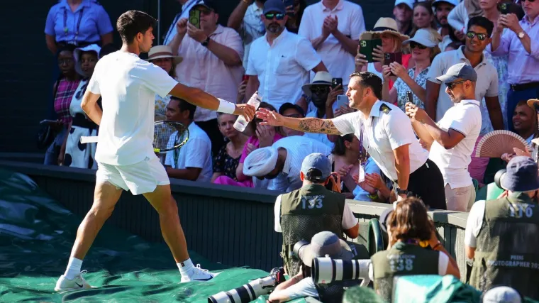 Gospođi pozlilo na Wimbledonu: Alcaraz oduševio potezom! Priča se nastavila na društvenim mrežama