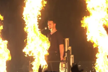 Thompson je zapalio atmosferu u Domu sportova. Evo kako je bilo na koncertu 2002.