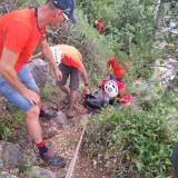 Pao s litice kraj Selca i poginuo: HGSS-ovci satima pokušavali izvući tijelo muškarca