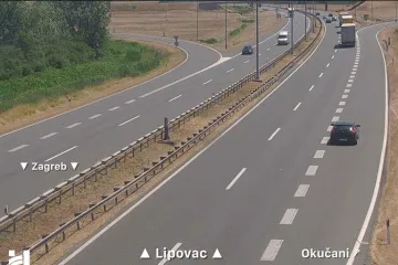 Strašna nesreća kod Okučana: Sudarili se auto i kamion, više osoba ozlijeđeno