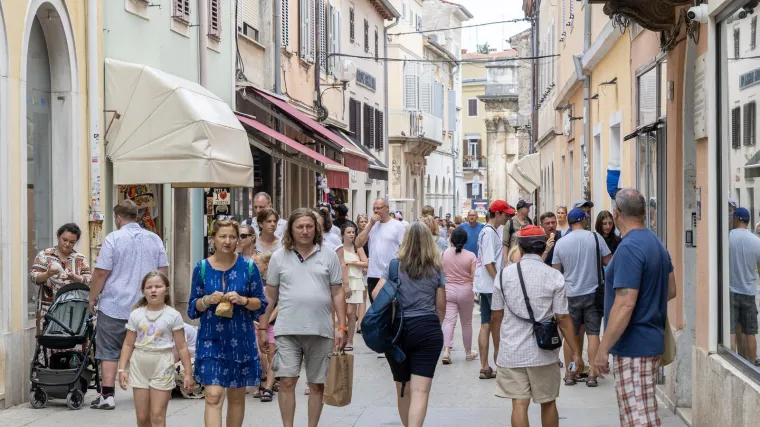 RTL Danas donosi: Koliko Hrvati vjeruju političarima i što im je važnije - veći standard ili građanska prava?