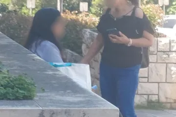 Filipinka koja se porodila i ostavila svoju bebu u košari, puštena iz istražnog zatvora