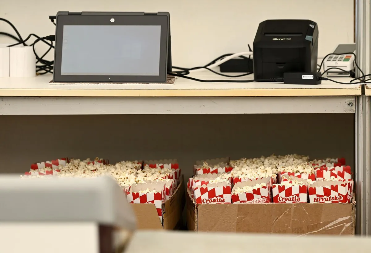 Mislili ste se rashladiti sladoledom na Thompsonovom koncertu? Možda bolje da se kuhate... Objavljene su cijene