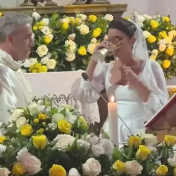 Jeste li ikad vidjeli ovakav urnebes na vjenčanju? Svećenik mladenki morao oteti kalež s vinom