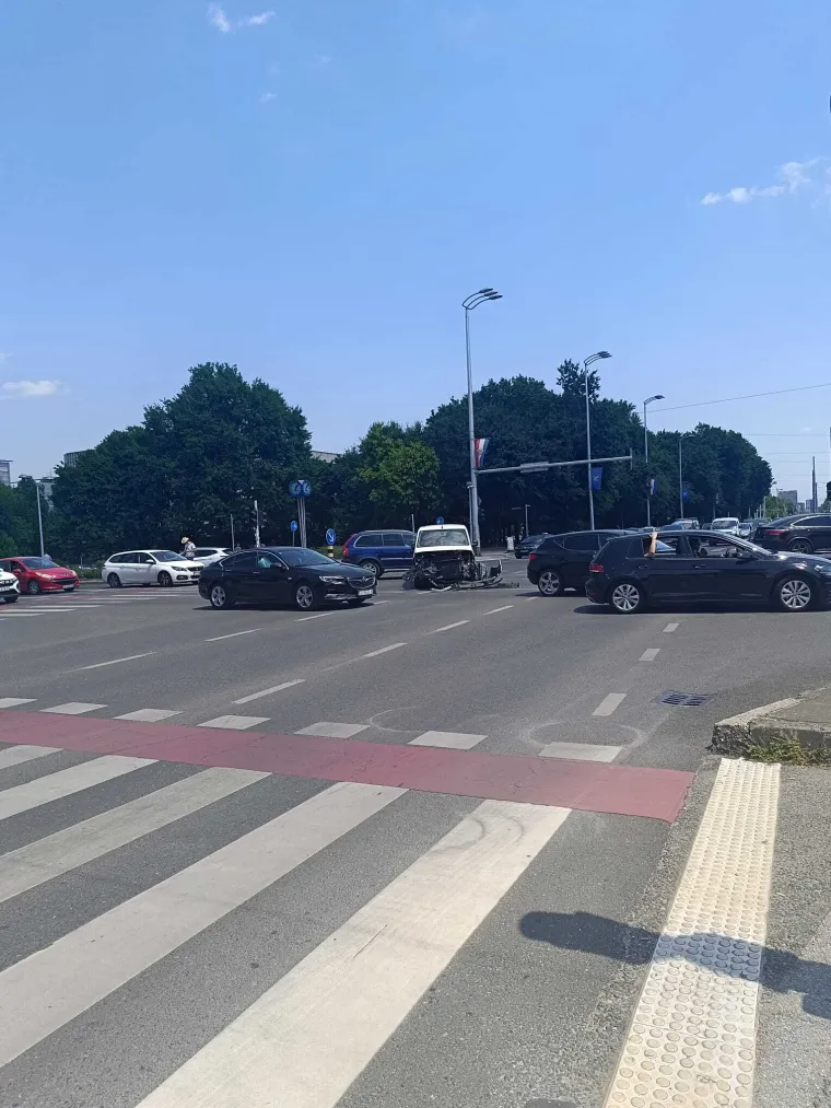 Strašni prizori: Gadan sudar u centru grada, tko je kriv?