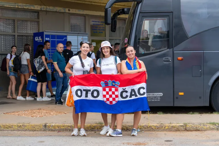 Thompsonovi hitovi odjekuju vlakom iz Osijeka: Pogledajte kakvu ludnicu su napravili Slavonci