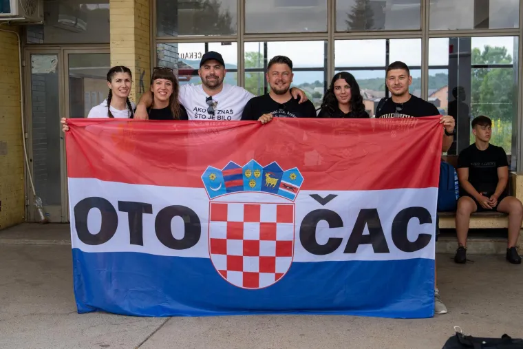 Thompsonovi hitovi odjekuju vlakom iz Osijeka: Pogledajte kakvu ludnicu su napravili Slavonci