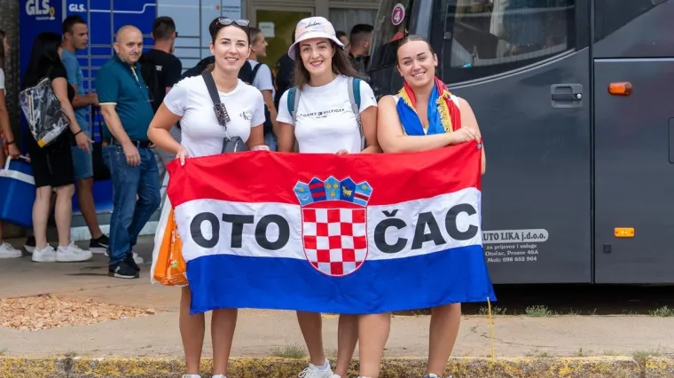 Autobusi krcati od ranog jutra: Fanovi iz cijele Hrvatske krenuli na Thompsona