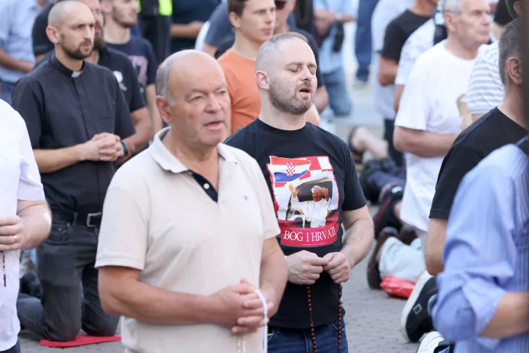 Na Trgu kleče i mole, ovoga puta i za Thompsona: Dvije stvari su im najvažnije
