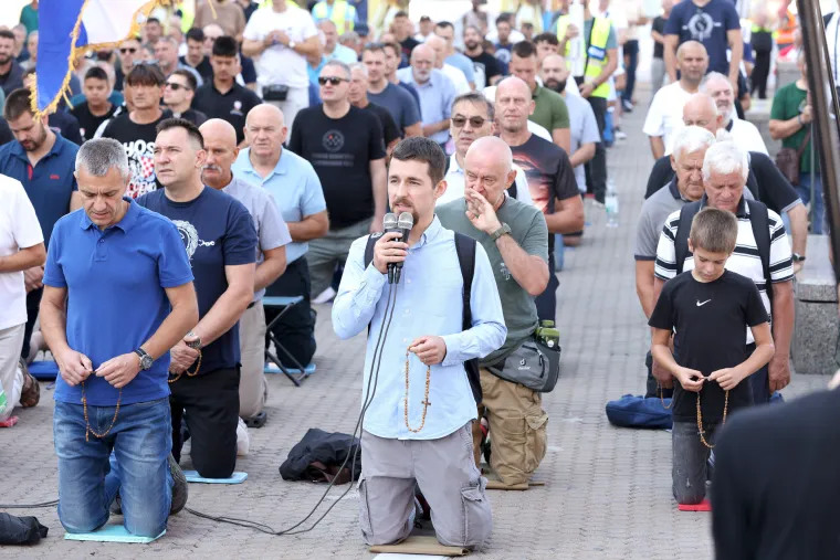 Na Trgu kleče i mole, ovoga puta i za Thompsona: Dvije stvari su im najvažnije