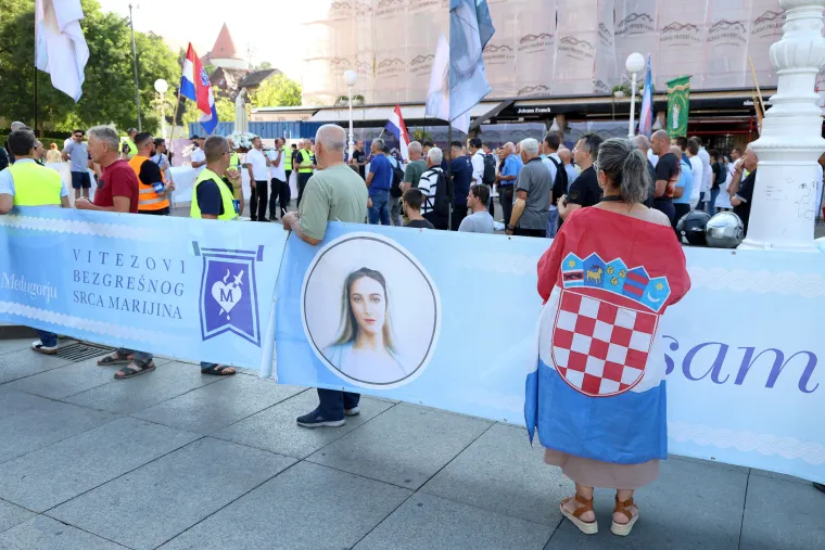 Na Trgu kleče i mole, ovoga puta i za Thompsona: Dvije stvari su im najvažnije