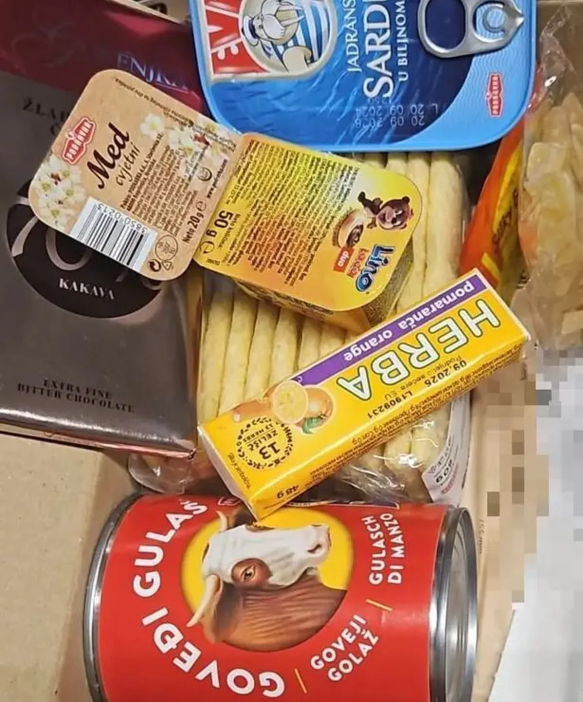 Lunch paket za Thompsona - policajci dobili obrok, ali jedno ih je zbunilo: ‘Što da radim s konzervom gulaša?’