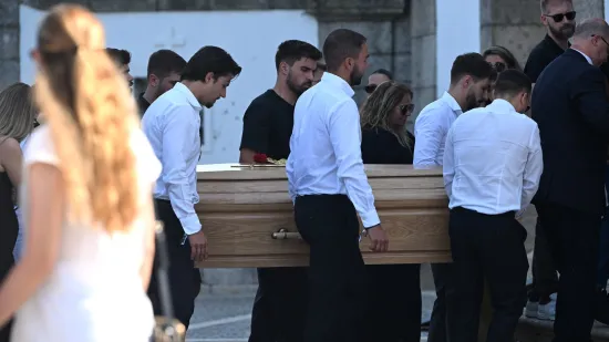 Ovako se svijet oprostio od braće Jota: Van Dijk i Robertson nosili posebne vijence, oduševili i navijači Redsa