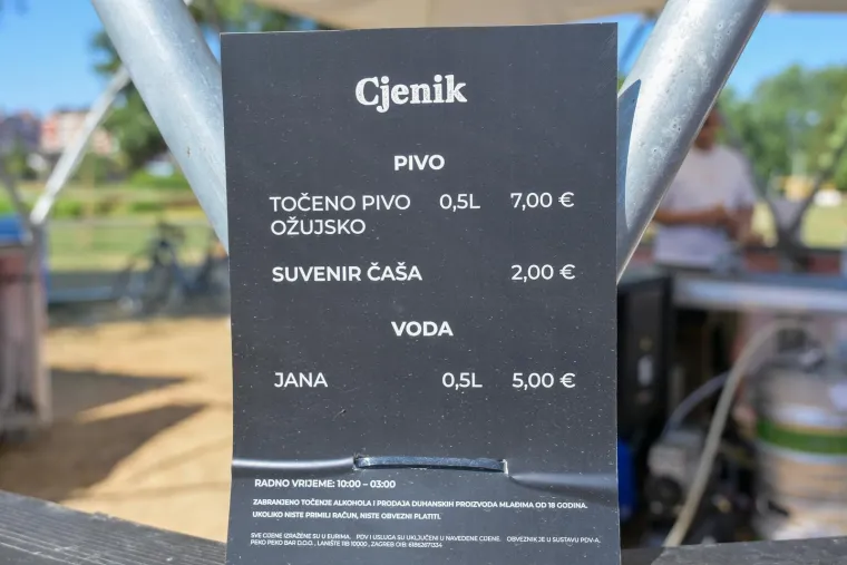 Brutalne cijene u fan zoni na Bundeku: Mnoge je najviše šokirala cijena cheesburgera