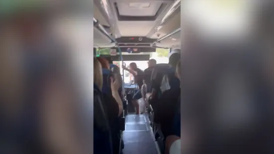 Thompsonovi fanovi iz Siska krenuli za Zagreb: Pogledajte atmosferu iz autobusa