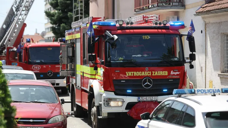 Požar izbio u kući u Zagrebu, intervenirali vatrogasci: Jedna osoba nagutala se dima