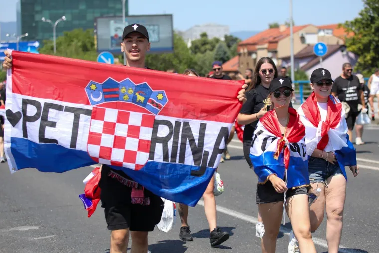 Hrvatska influencerica napustila Zagreb pred Thompsonov koncert i izazvala buru izjavom: 'Živjeli Srbi'