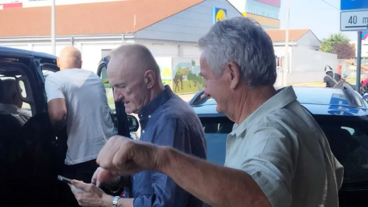 Thompson u društvu posebnog gosta krenuo prema Hipodromu: Nije mogao sakriti osmijeh na licu